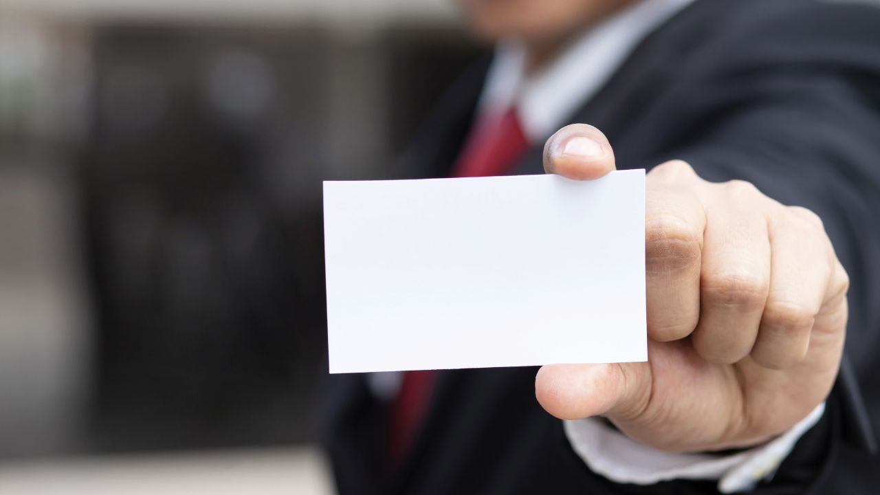 名片設計與印刷全攻略：打造專業且具特色的第一印象