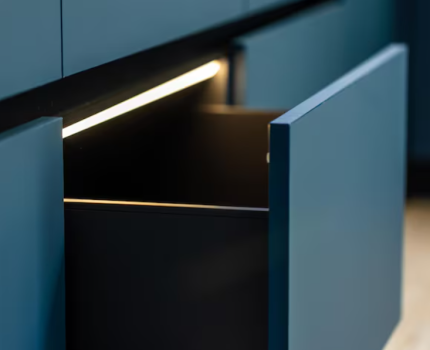 台南系統家具輕奢風：金屬 × 玻璃 × 石紋打造時尚高質感居家