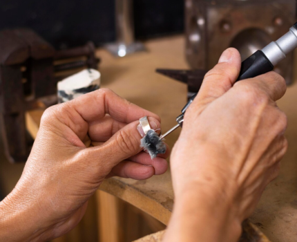 圖畫得再漂亮，也蓋不住鑽探留下來的空白